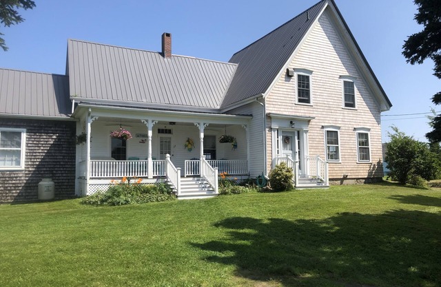 Early 1800's Bayfront Farmhouse