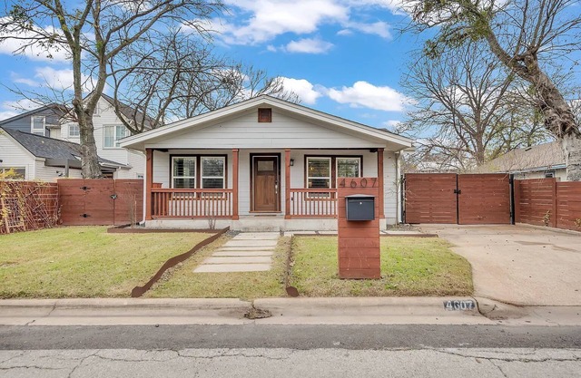 East ATX 4BR Getaway - Games | BBQ | Cowboy Pool