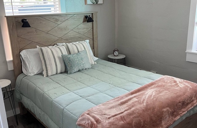 East Bay Bungalow Less Than 1 Mile to Tyndall AFB