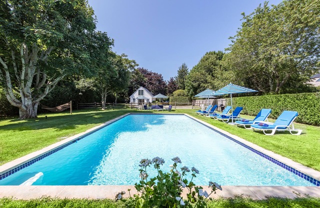 East Hampton SOUTH of the HIGHWAY near Ocean & Further Lane