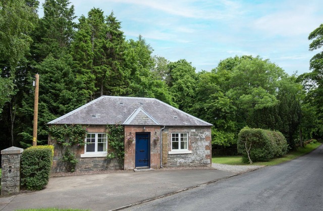 EAST LODGE AT ASHIESTIEL- sleeps 4 guests in 2 bedrooms