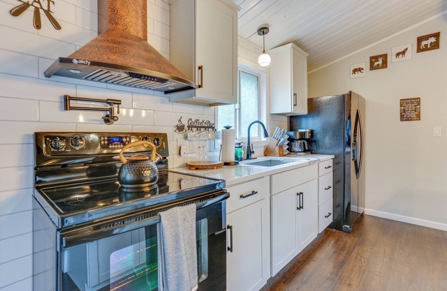 East Stroudsburg Home Near Skiing & Del Water Gap!