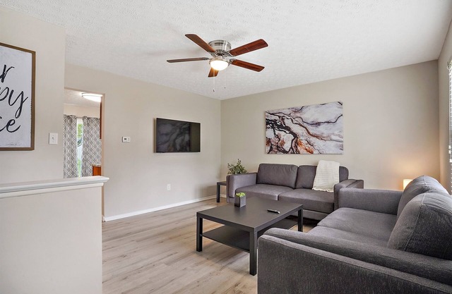 EASTON TOWNE CENTER 4 bed, 2 full bath home w/ big yard