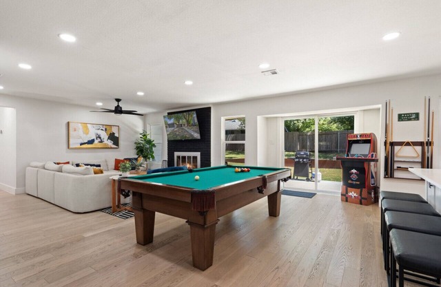 Eastside Mod Gem, Backyard Oasis w/Hot Tub