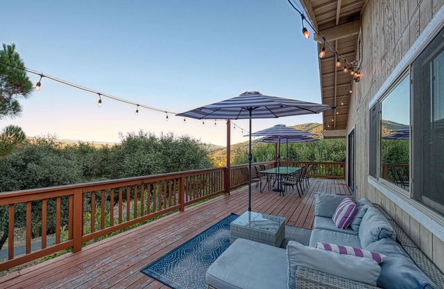 Eastwood Escape - 1 bedroom home with 🔥 Hot Tub 🔥