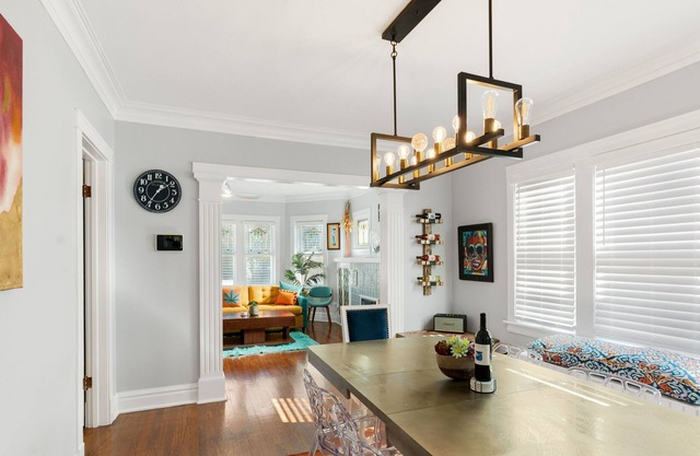 Eclectic 3 Bedroom Home (w/Firepit) Close To Downtown Chicago!