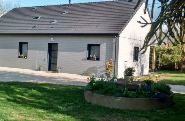 Eco-friendly, Wheelchair Accessible Home with Garden and Modern Amenities Near Scenic Forest