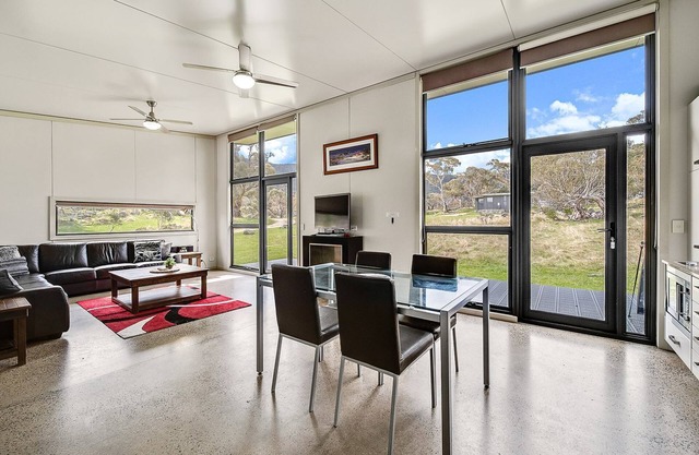 Ecocrackenback 16 'Sustainable chalet close to the slopes.'