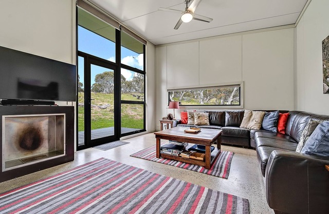 Ecocrackenback 19 'Sustainable chalet close to the slopes.'