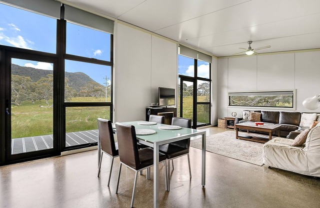 Ecocrackenback 7 'Sustainable chalet close to the slopes.'