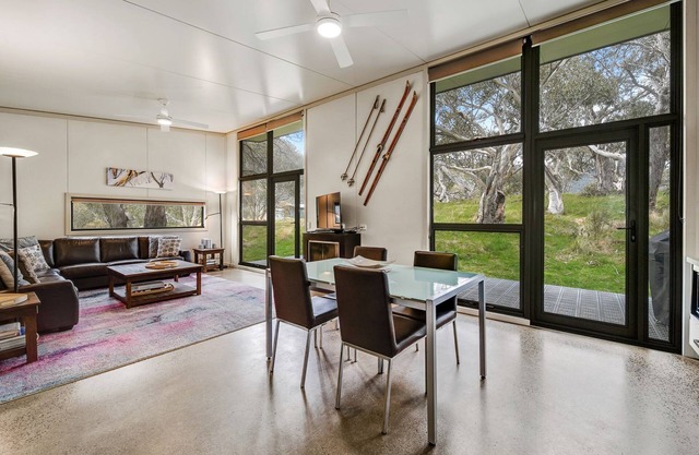 Ecocrackenback 9 'Sustainable chalet close to the slopes.'