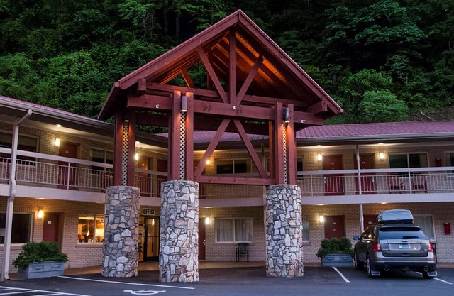 Econo Lodge Cherokee Near River Park