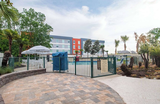 Econo Lodge Inn & Suites Foley - North Gulf Shores