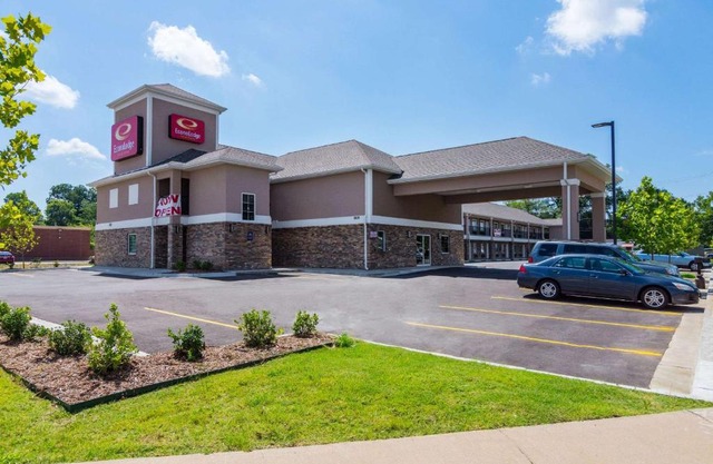 Econo Lodge Inn & Suites North Little Rock near Riverfront