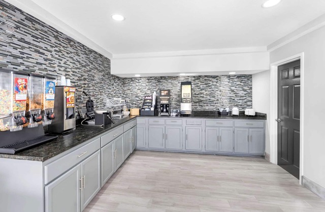 Econo Lodge Inn & Suites Ocean Springs - Biloxi