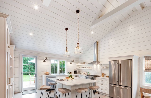 Edgartown Bright & Beachy Summer Cottage