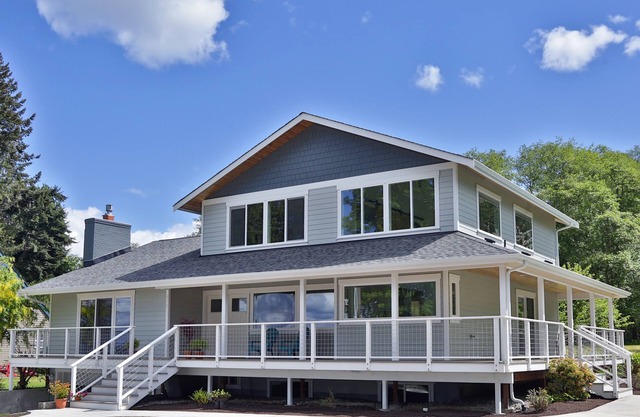 Edgecliff Getaway - Walk to Langley; ping pong; water view; large porch and yard