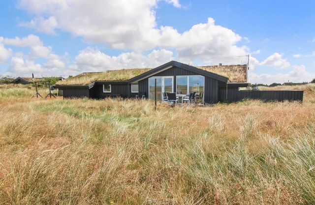 "Edyta" - 400m from the sea by Interhome