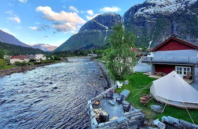 Eidfjord Riverside Apartments & Glamping