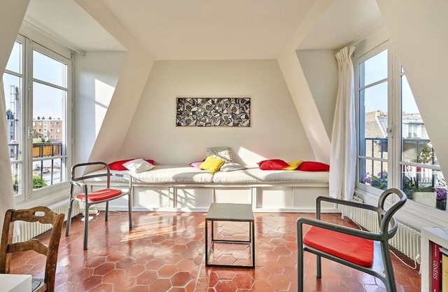 Eiffel Tower views - Bright - Spacious, calm apartment with elegant decoration