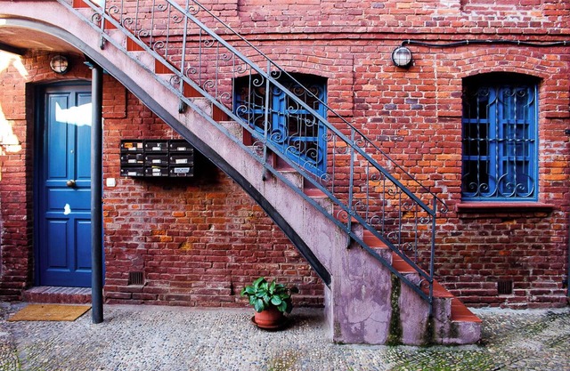 El 8 de Serranos bottom house with garage