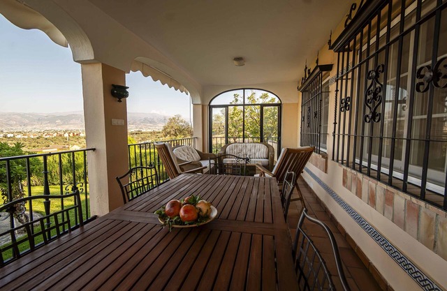 El Cortijo de la Vega, con Chimenea y a 15 Minutos de la Ciudad