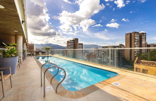 El Poblado near Provenza, cool apartment with swimming pool and sharing areas.