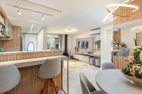 Elegância e Conforto em Canela by Achei