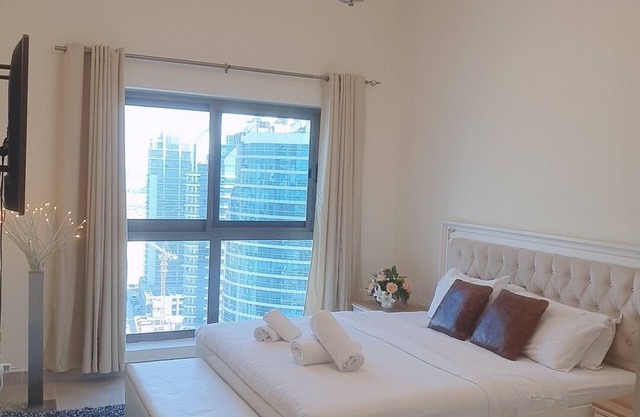 Elegant 1BR With Height's and City Views