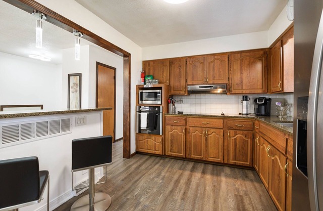 Elegant 3BR Home in Vibrant KC Area MOKA796800