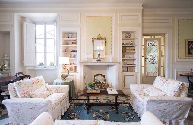 Elegant ancient villa.Very close Lucca's Walls and train station.Private terrace