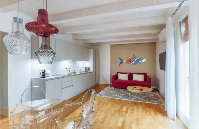 ELEGANT AND COMFY one bedroom apartment under the towers