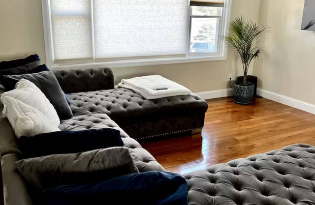 Elegant Baldwin Haven – Room for Everyone with 2 Living Areas & Modern Charm