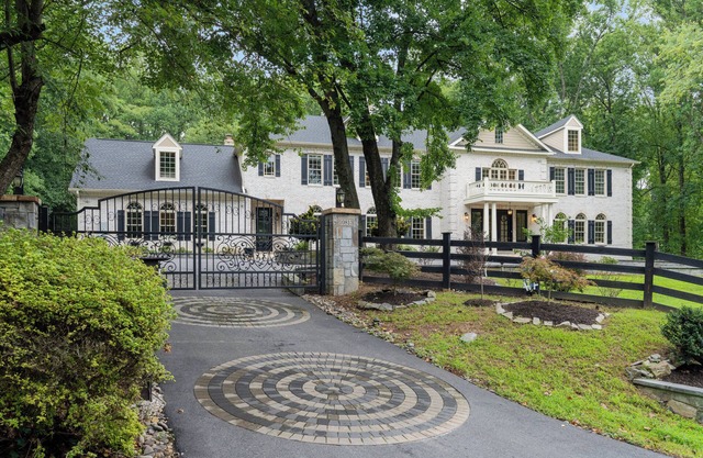 Elegant Georgian Mansion in Potomac Maryland, family house