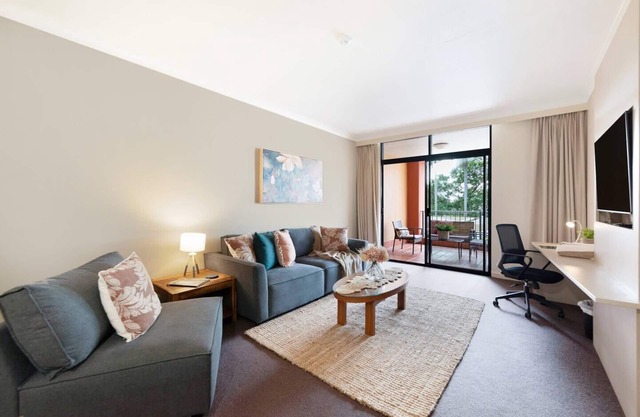 Elegant Harbourside Comfort with Alfresco Patio