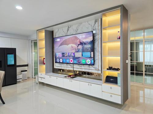 Elegant Home near MRT Central WestGate and Central WestVille 3 to 10 Min Drive