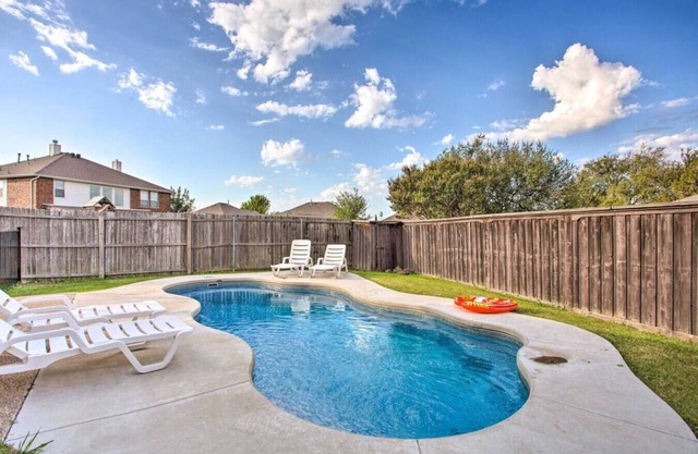 Elegant Home with Pool|Gym|0.4miles to lake