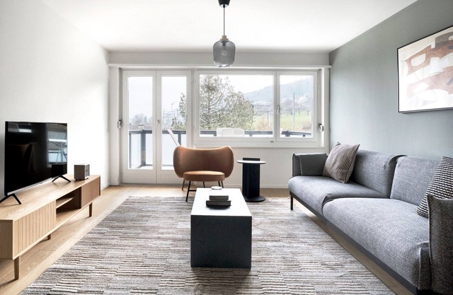 Elegant Horgen 3 Room w/Storage, 5 min to Market, by Blueground