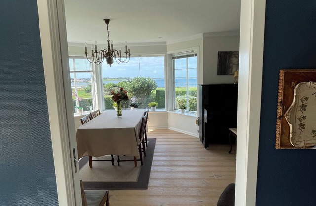 Elegant house close to the beach