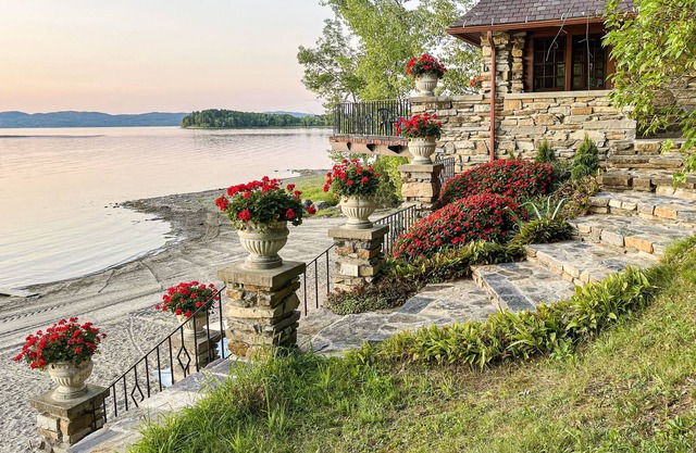 Elegant lakefront home with kayaks, large balcony, fireplace, AC - private beach