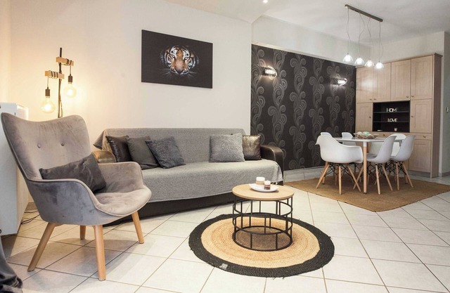 Elegant Spacious 2Bd Apt with Balcony in Petralona
