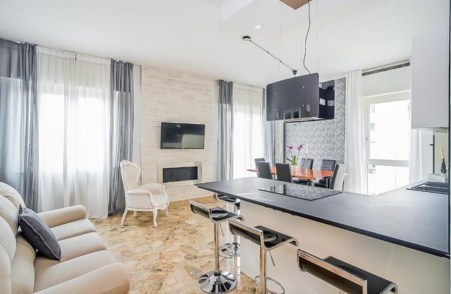 Elegant & Spacious - 30 min from Venice - King beds!