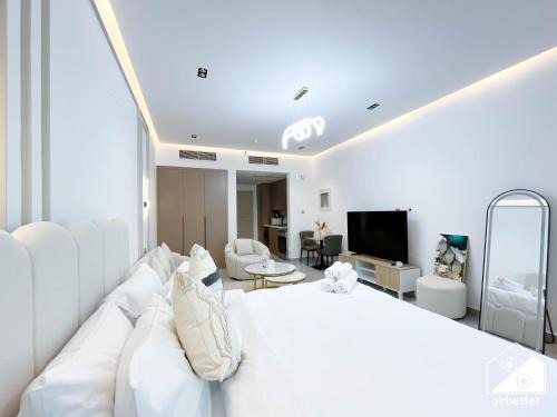 Elegant Studio with Balcony & Full Amenities