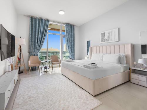 Elegant Urban Studio in Al Manara Tower, JVT