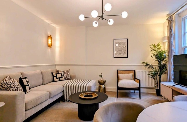 Elegant Victorian Apartment in Farringdon