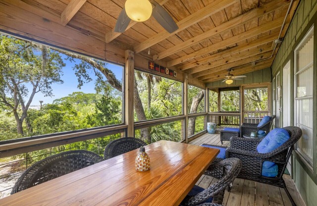 Elevated Serenity - Cedar Summit Upstairs 2BR Vacation Retreat with Breathtaking Views