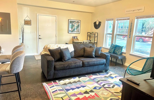 Elite Loft on the Riverfront Downtown