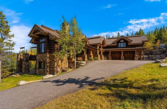 Elk Meadow In Spanish Peaks at Big Sky
