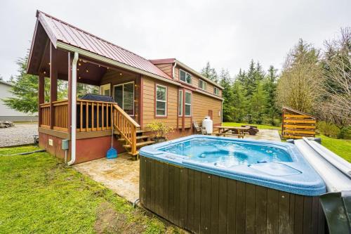 ElkCreek Inn Creekside tiny home