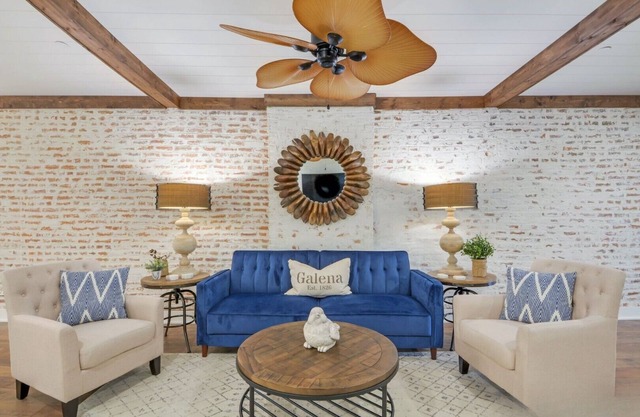 Elle & Beck's Second Floor Suite nOverlooking Historic Main Street In Galena, IL